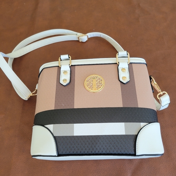 Elegant Tan and Black Women's Handbag - Picture 7 of 10